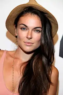 Serinda Swan interprète Médusa.