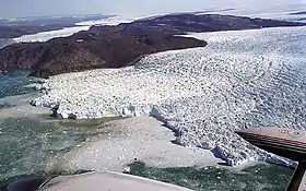 Le glacier Sermeq Kujatdlek Glacier sur la côte ouest du Groenland.