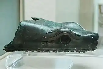 Tête d'un des serpents de la Colonne serpentine. Musée archéologique d'Istanbul.