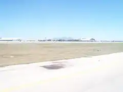 Vue de la Sierra de Maranguape depuis la piste de l'aéroport