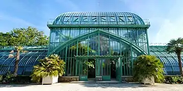 Entrée du palmarium, dans le jardin des serres d'Auteuil.