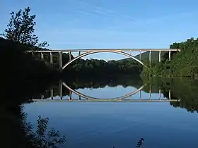 Vue du pont de Serrières-sur-Ain.