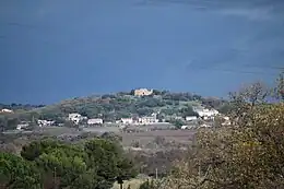 Tour de Valros vue depuis Servian.