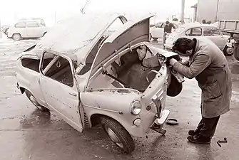 Un modèle accidenté, décembre 1960, Celje. Photo : Jože Gal