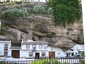Maisons troglodytiques à Setenil de las Bodegas, Espagne.