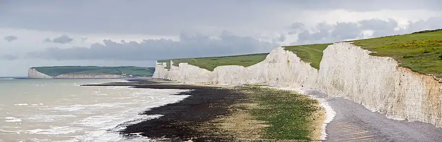 Série de sept falaises crayeuses dans le massif des South Downs. Le promontoire à l'arrière-plan n'en fait pas partie.