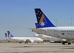 Les avions de la compagnie au sol après sa faillite en 2001.