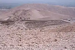 Vue panoramique sur le village de Deir el-Médineh.