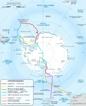 Carte de l'Antarctique avec une série de lignes colorées pour montrer les trajets réalisés ou prévus par l'expédition de Shackleton.
