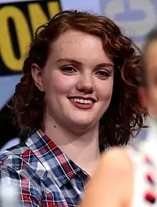 Shannon Purser interprète Connie.