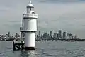 Le phare de Shark Island et Sydney en arrière-plan