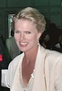 Sharon Gless (Debbie Novotny).