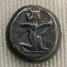 Sicle d'argent (droit) du règne de Darius Ier montrant le roi en train de tirer à l'arc, Cabinet des médailles de la Bibliothèque nationale de France.