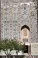 Détail de la façade de la médersa Cher-Dor (inscriptions style "bannaî").