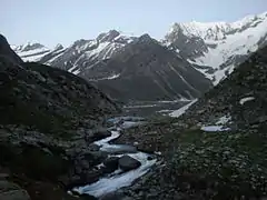 Lac sacré de Sheshnag, dans la sainte vallée d'Amarnath.