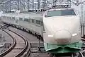 Shinkansen 200 (version H) avec le nez pointu des Shinkansen 100 et une voiture 2 niveaux