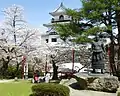 Parc du château, avec la statue d’Ōzutsu Man’emon au premier plan.