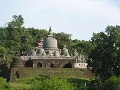 Le temple de Shitthaung vu depuis celui d'Htukkanthein (2008).