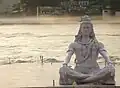 Statue de Shiva sur la rive du Gange