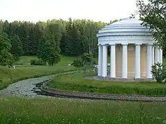 Temple de l'amitié dans le parc Pavlovsk.