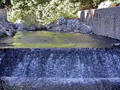 Barrage reconstruit à peu près au niveau du barrage romain