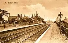 phtographie monochrome d'une gare ancienne