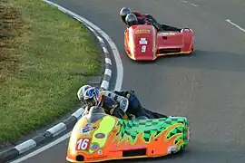 Side-cars en course au Tourist Trophy de l'île de Man (2007).