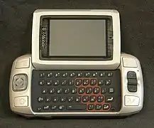 T-Mobile Sidekick II, coulissant latéral.