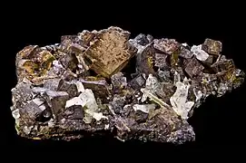 Sidérite pseudomorphose en limonite avec quartz - Allevard Isère - (8,3 × 4,4 cm)