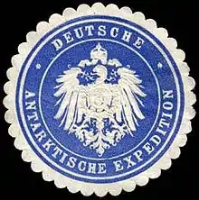 Insigne rond bleu et blanc avec en son centre l'aigle impérial allemand.