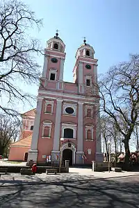 Les tours de l'église de Sieraków qui furent construites en 1740, sous sa commande.