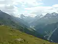 Panorama sur des sommets à plus de 4 000 m d'altitude et Zinal plus bas.