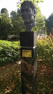 Un bronze représentant le buste de Joseph Siffert