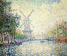 Peinture en couleurs représentant un canal bordé par des quais et des bâtiments, un moulin s'élevant en arrière-plan