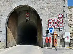 L'entrée sud du tunnel.