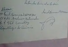 Signature de Paul-Bernard Kemayou, 12ème Roi de Bangou, homme politique et résistant anticolonialiste camerounais, alors en service aux Archives Nationales de la République de Guinée.