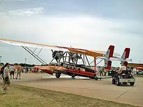 Exposition d'une réplique de Sikorsky S-38