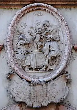 Médaillon de pierre représentant la scène du martyre présumé de Simon de Trente. Palazzo Salvadori, Trente.