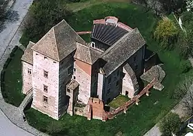 La forteresse de Simontornya en Hongrie est donnée en 1700 aux Limburg Styrum. Rapidement ils y construisent un nouveau château et utilisent l'ancien comme grange. Les comtes Esterhazy en héritent en 1776.