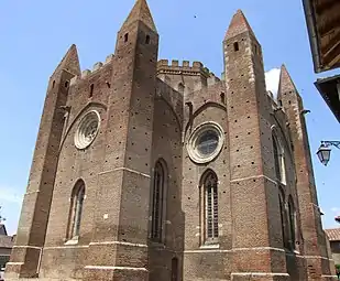 Le transept sud et le chevet.