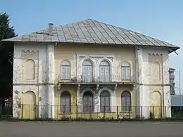 Grande synagogue de Fàlticeni, construite initialement en bois en 1795, incendiée en 1852, reconstruite en briques et pierres.