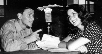À la radio avec l'actrice italienne Alida Valli (Seconde Guerre mondiale)