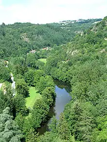 La Sioule en aval de Châteauneuf-les-Bains.
