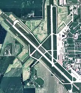 Orthophotographie de l'aéroport en 2006.