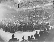 Photographie du meeting du Parti libéral du Canada au Mutual Street Arena en 1913