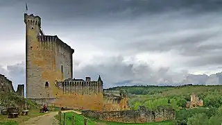 Le château vu depuis la basse-cour.