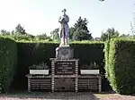 Poilu au repos (monument aux morts)