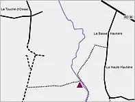 Plan d'accès au site géologique (triangle violet) de la Haute-Hautière au Sud-Est du bourg de Bréal-sous-Montfort près du ruisseau de la Roche.