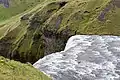 Cascade Skógafoss, en Islande, prise depuis le haut des escaliers (2016).