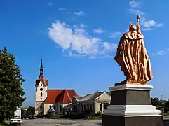 l'église de l'Assomption, classée et la statue de Khmelnitski, classée,,